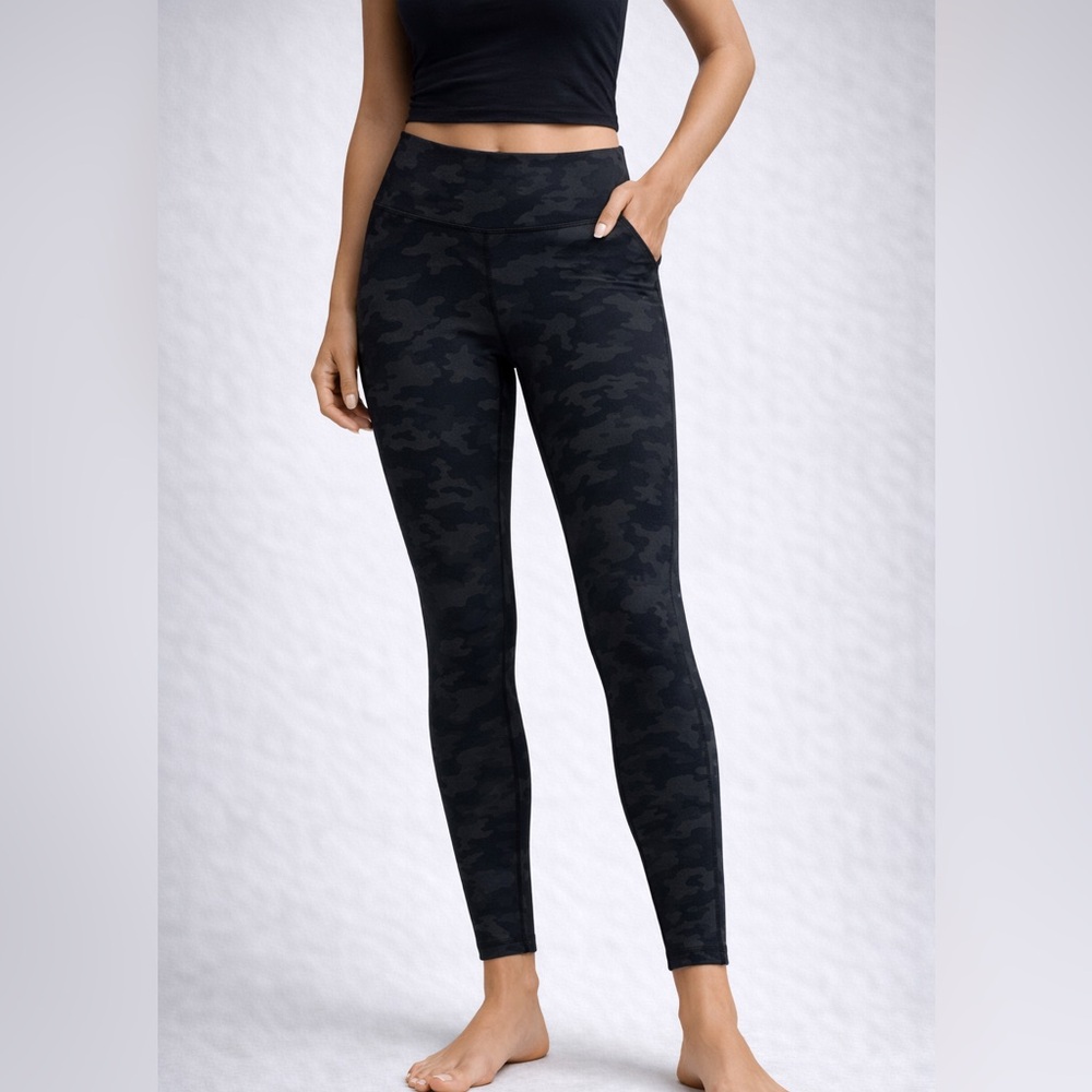 New Women’s spanx leggings black Camouflage Leggings small